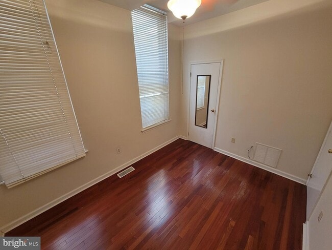 Building Photo - 1828-1800 Green St