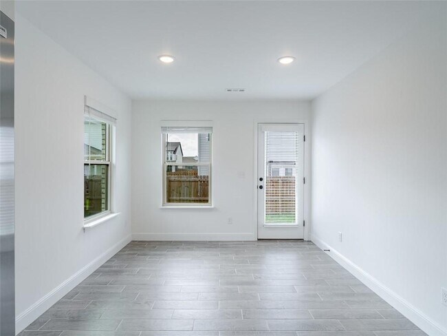 Building Photo - 2091 Bluestem Dr