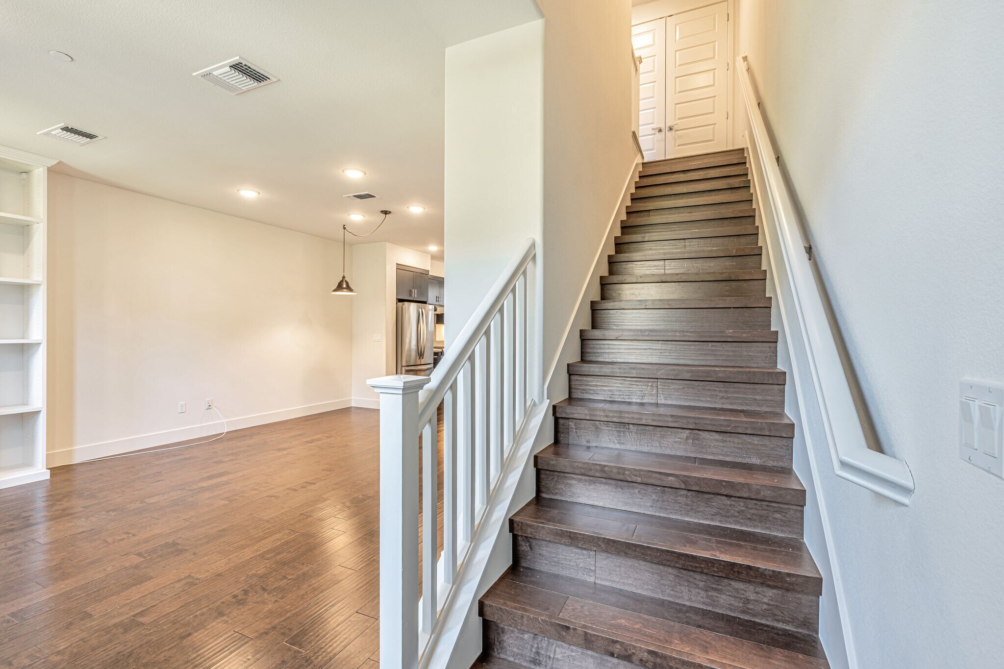 Building Photo - 457 Diller St