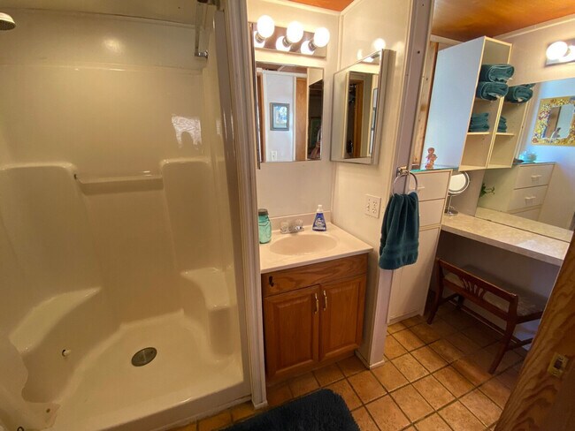 Building Photo - 297 Little River Ln