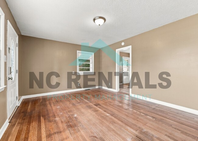 Building Photo - 1800 Woodmere Dr