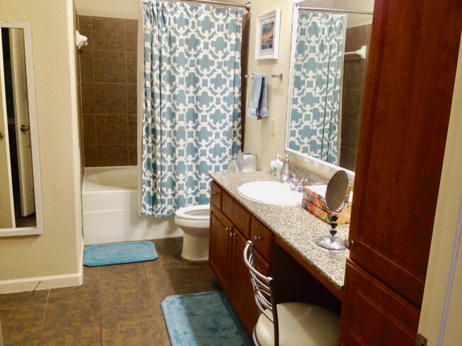 Building Photo - 1711 Old Spanish Trail