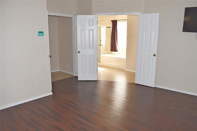 Building Photo - 4119 Columbine Dr