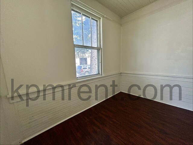 Building Photo - 506 7th St NE