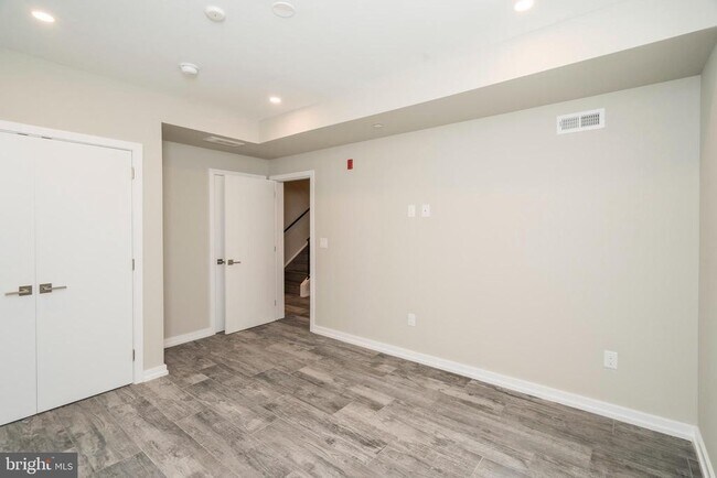 Building Photo - 1701 Bainbridge St