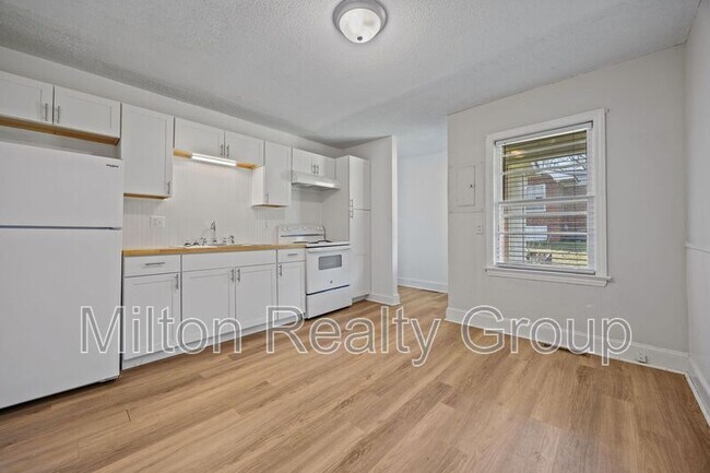 Building Photo - 1206 S 9th St