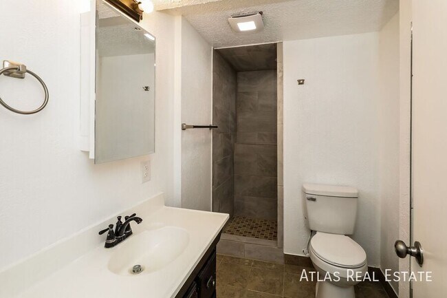 Building Photo - 785 E 650 S