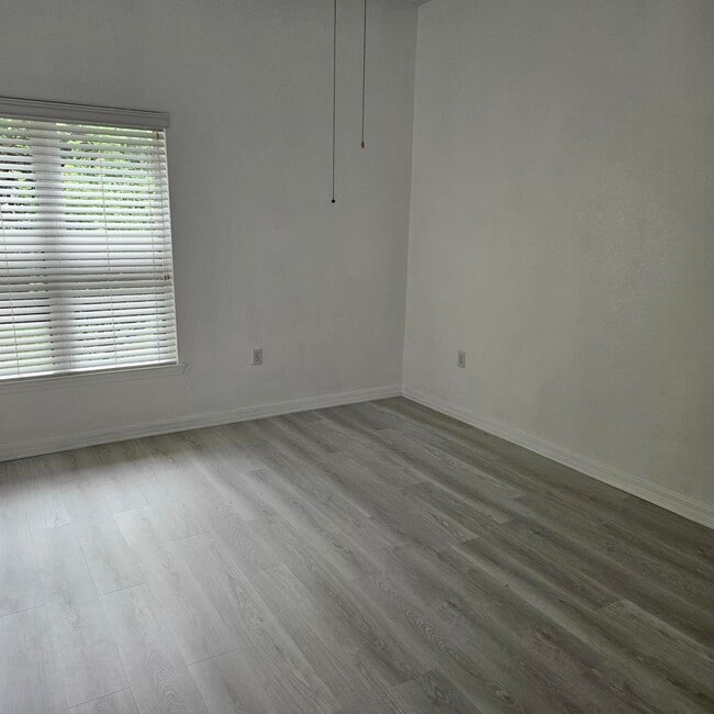 Building Photo - 1859 S Dovetail Dr