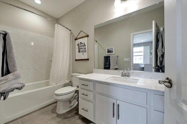 Building Photo - 2726 Montecito Vista Way