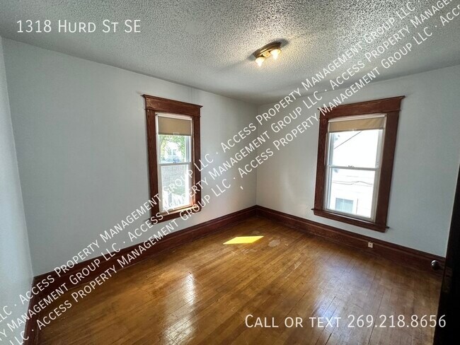 Building Photo - Eastown Three Bedroom Clean Home