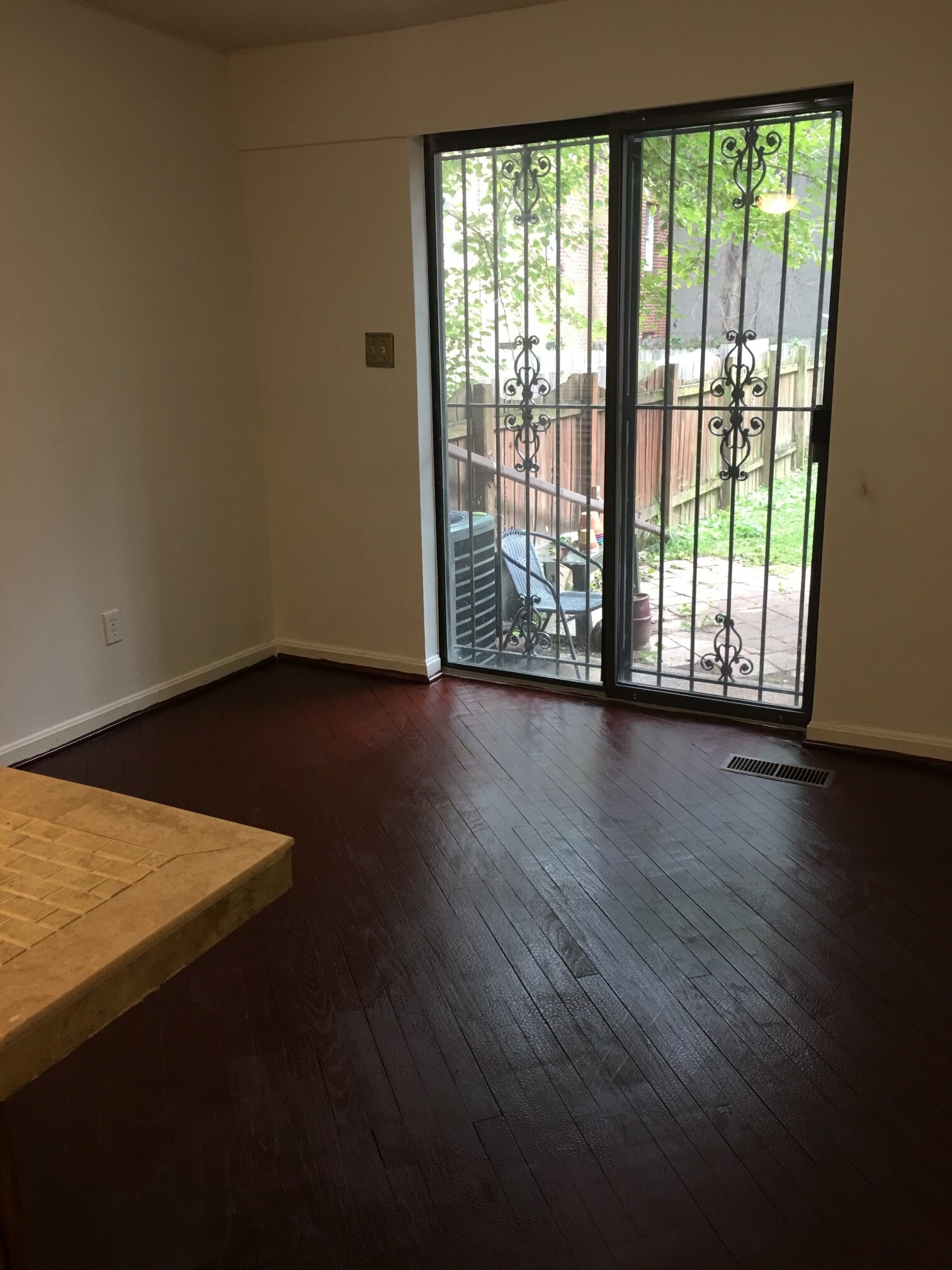 Building Photo - 737 McHenry St