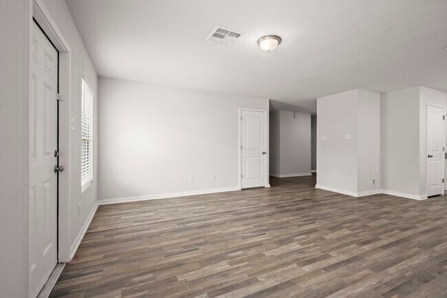 Building Photo - 15555 Taylorcrest Dr