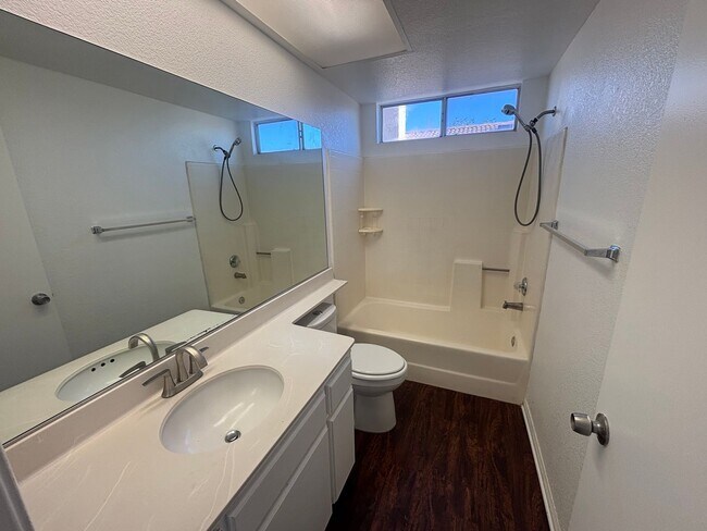 Building Photo - Beautiful 4 Bedroom Lancaster Home with Desirable Amenities!