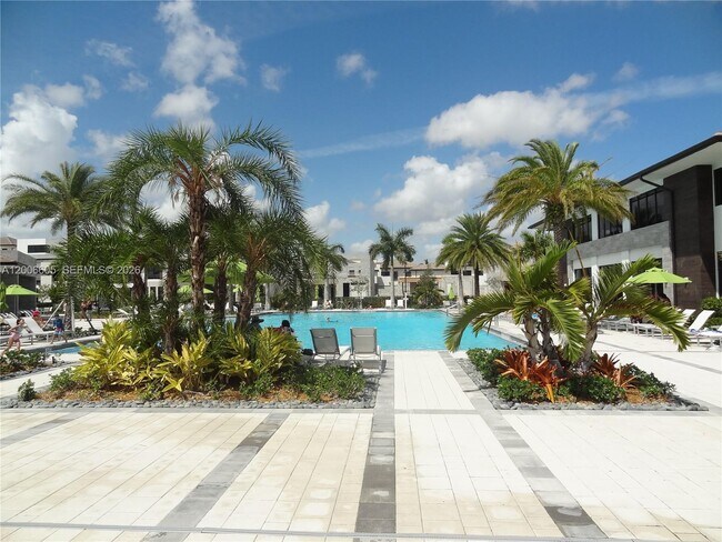 Building Photo - 4670 NW 84th Ave