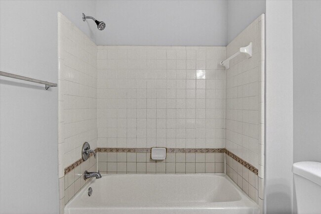 Building Photo - 41070 Southwind Dr