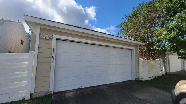 Building Photo - Beautiful House in family friendly community