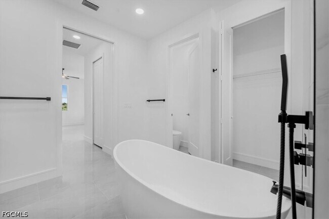 Building Photo - 3812 NW 38th St
