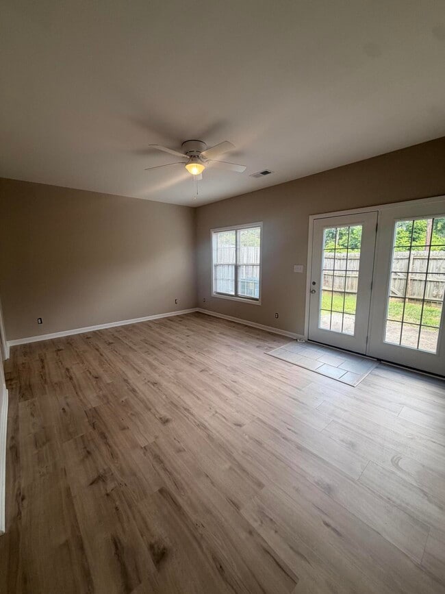 Building Photo - 3855 Lochdale Terrace