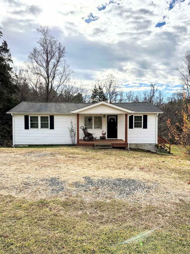 Primary Photo - 2 Bedroom Home in Appomattox