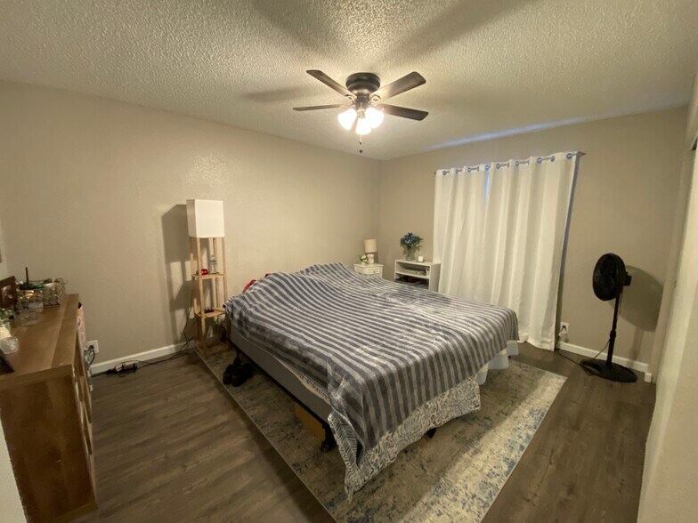 Building Photo - 20240 Park Rd