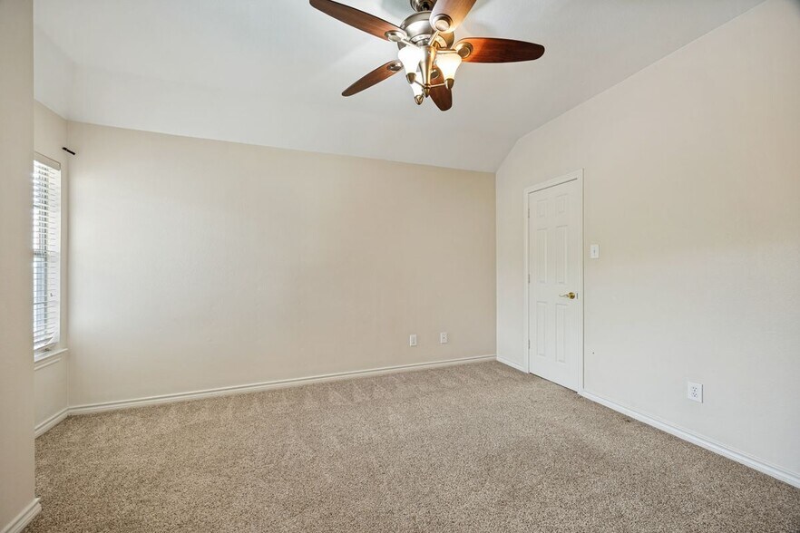 Building Photo - 2129 Argyle Dr