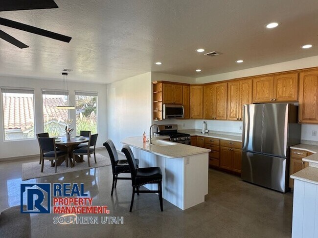 Building Photo - 179 Oasis Dr