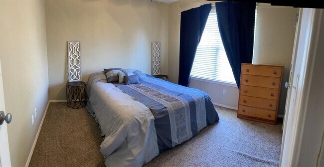 Building Photo - 10413 NW 45th St