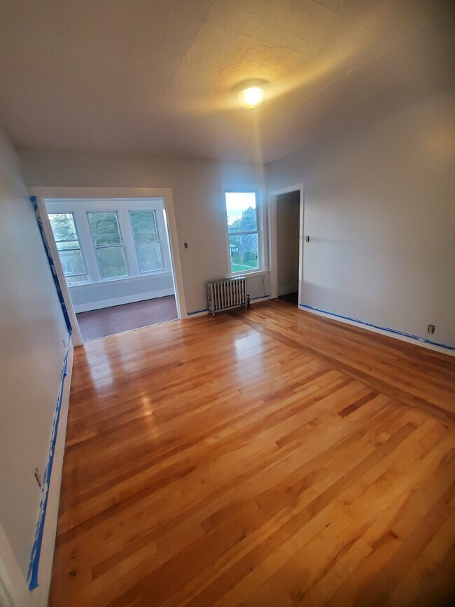 Building Photo - 385 Burncoat St