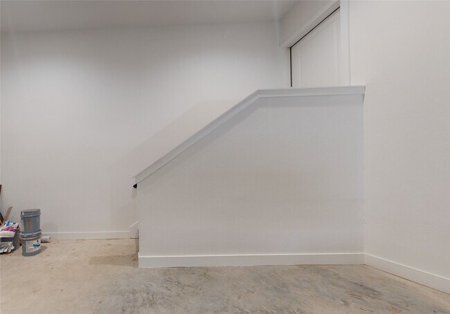 Building Photo - 806 E 39th St
