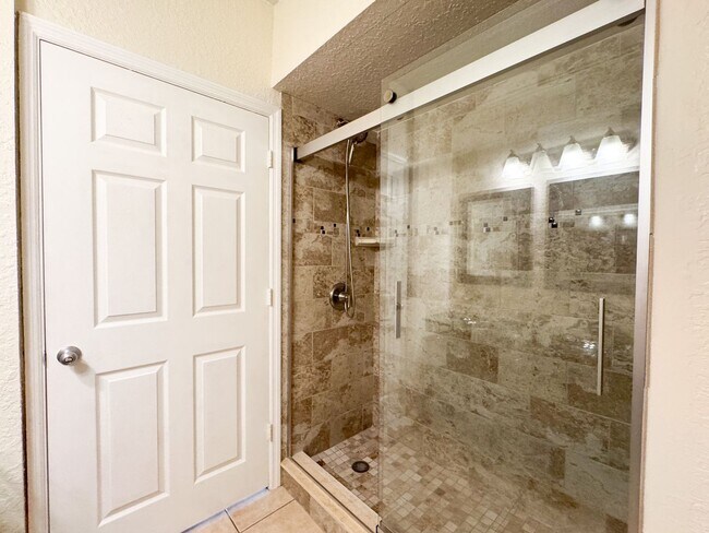 Building Photo - The Grande Downtown - One bedroom one bath...
