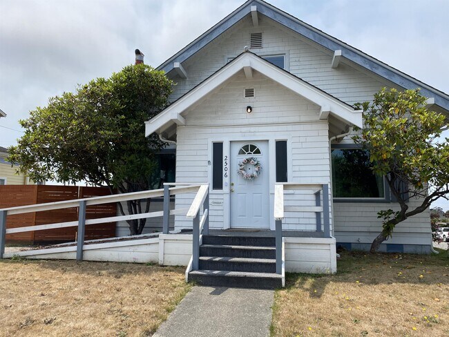 Building Photo - 2506 C St