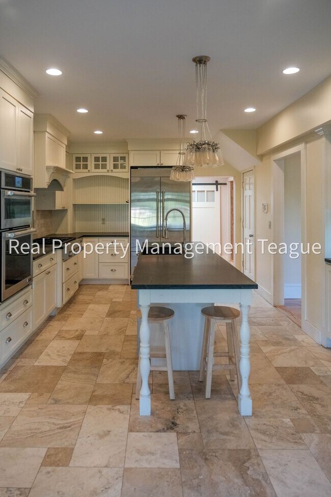 Building Photo - Dream home in Altamont