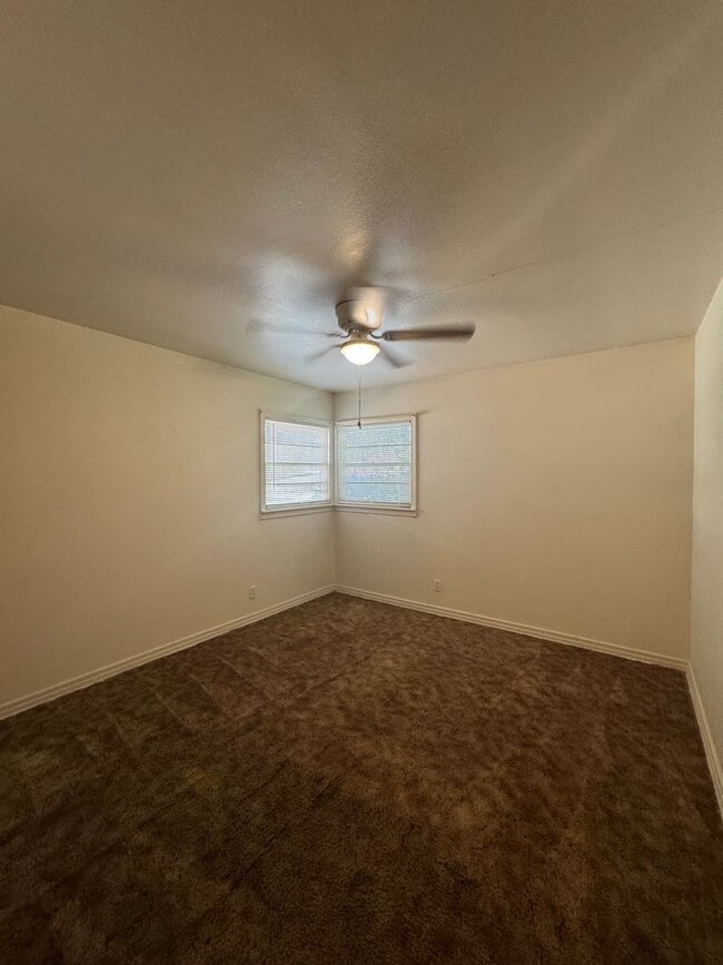 Building Photo - Located in Avondale 2bedrooms 1bathroom