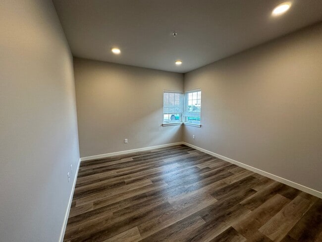 Building Photo - 1140 SW 27th St