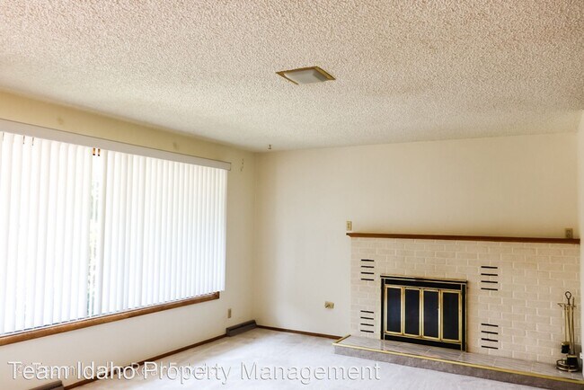 Building Photo - 7 br, 4 bath House - 1310 NE Williams