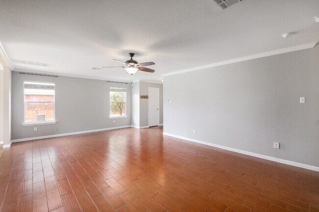 Building Photo - 213 Woodley Rd