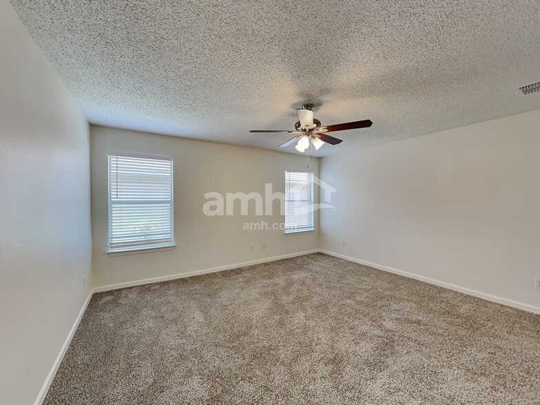 Building Photo - 1475 Stewart Dr