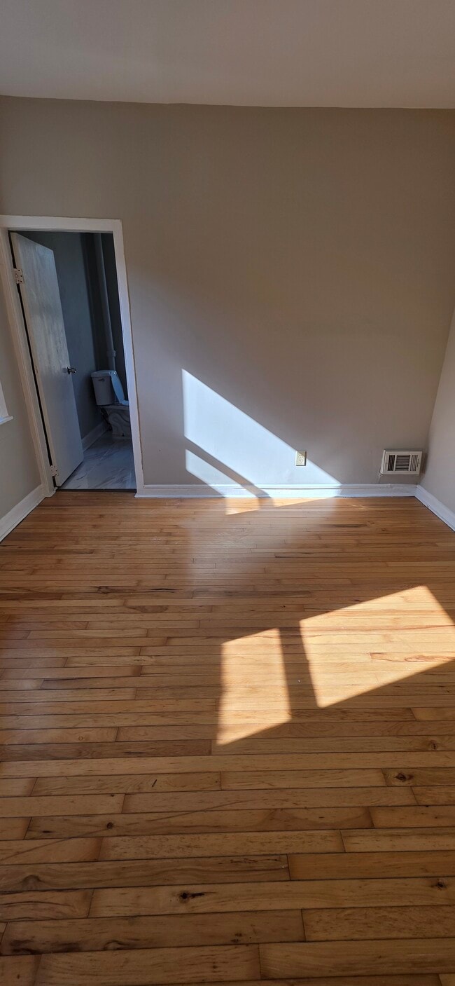 Building Photo - 1828 W Lombard St