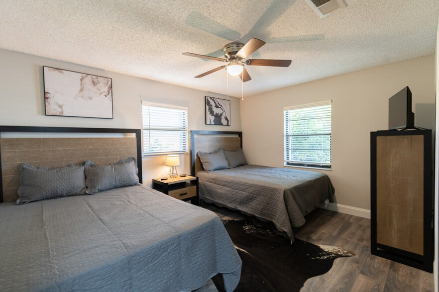 Building Photo - 2330 Sykes Creek Dr
