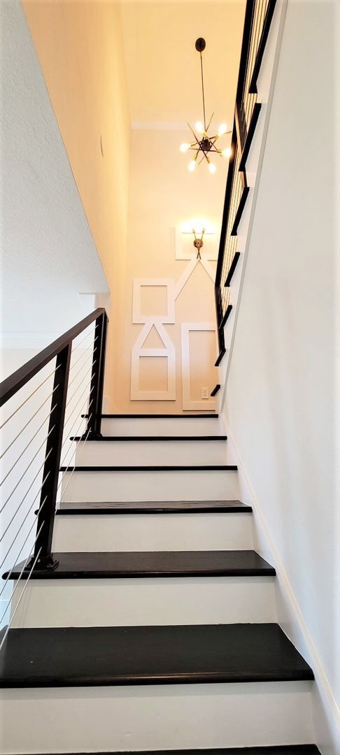 Building Photo - Spacious 4/2.5 Home