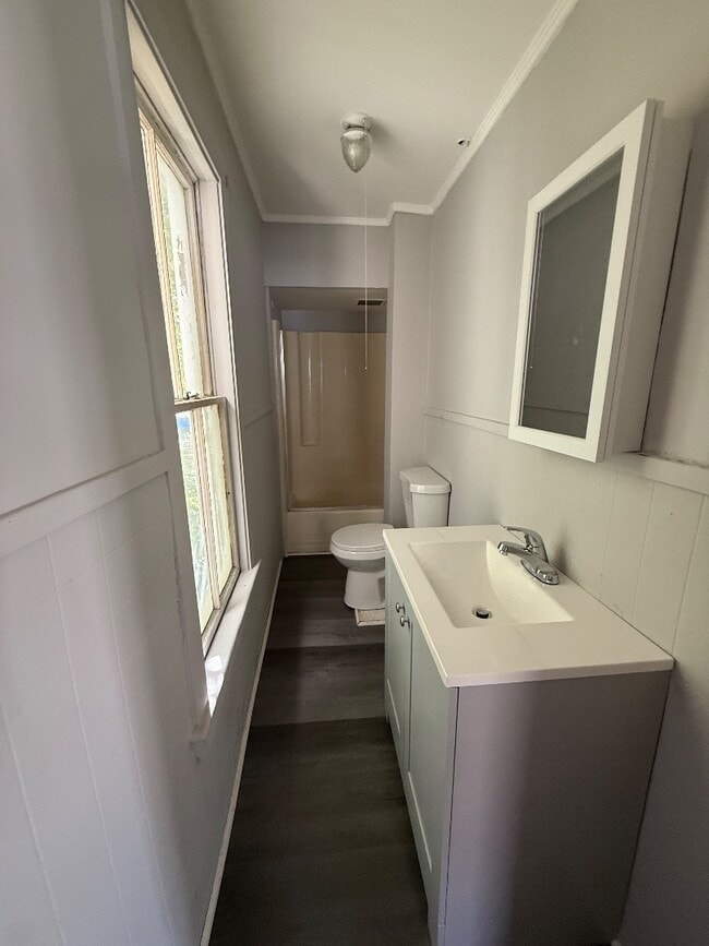 Building Photo - 1121 St Vincent St