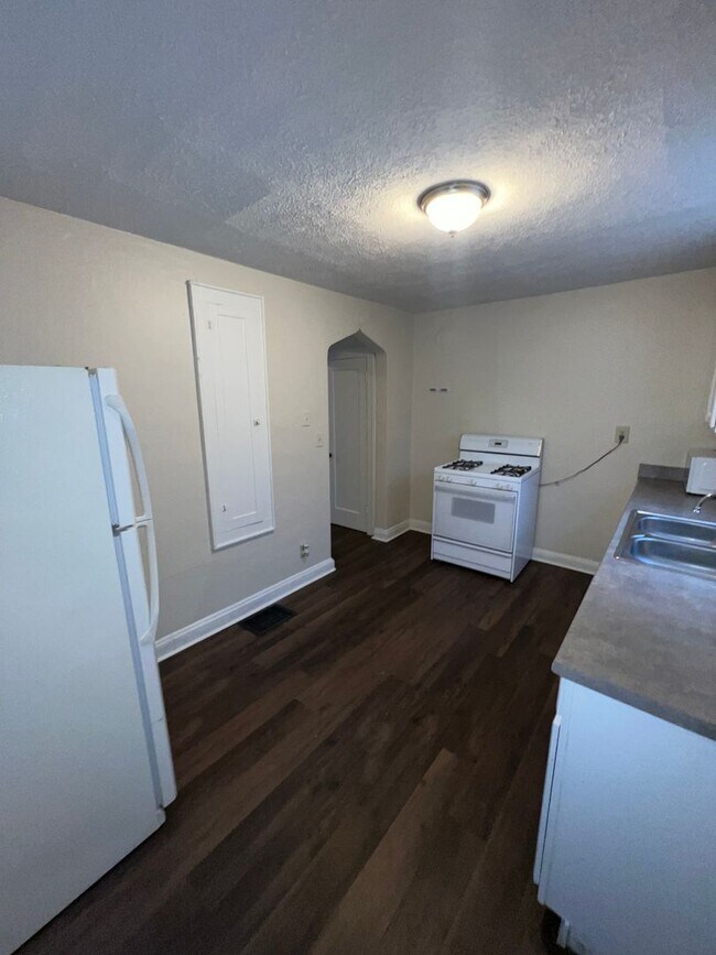 Building Photo - 1483-1485 Republic Ave