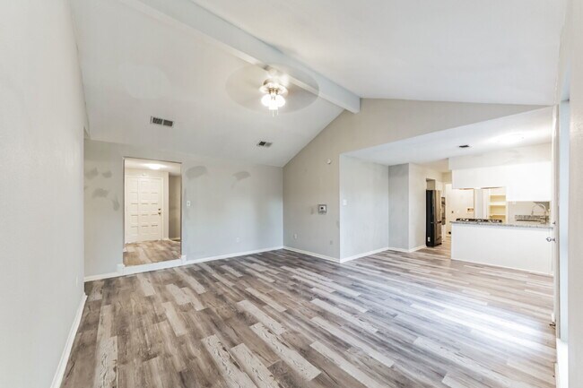 Building Photo - Move-In Ready 3BR/2BA in Baytown – 1,472 Sq Ft with Private Yard & Garage