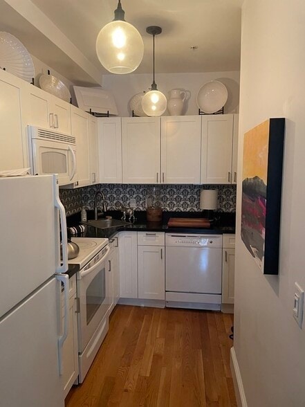 Primary Photo - 209 Newbury St