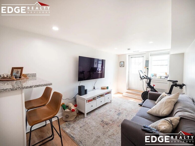 Building Photo - 171 Lexington St