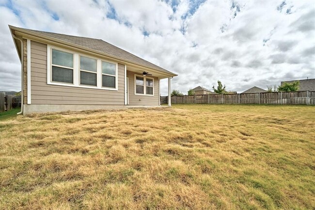 Building Photo - 174 Silktassel Way