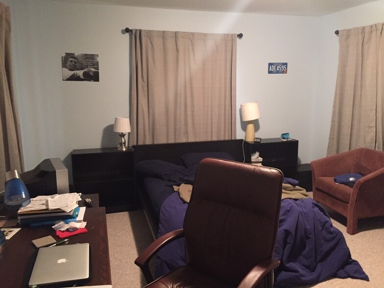 Building Photo - 306 Beakes St