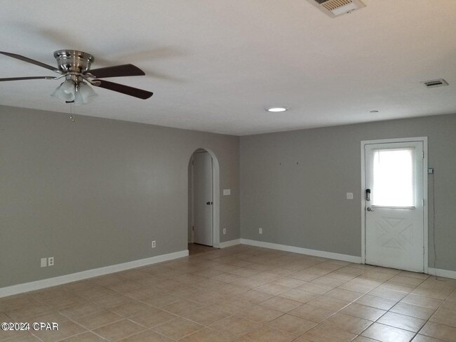 Building Photo - 202 Castile Cir