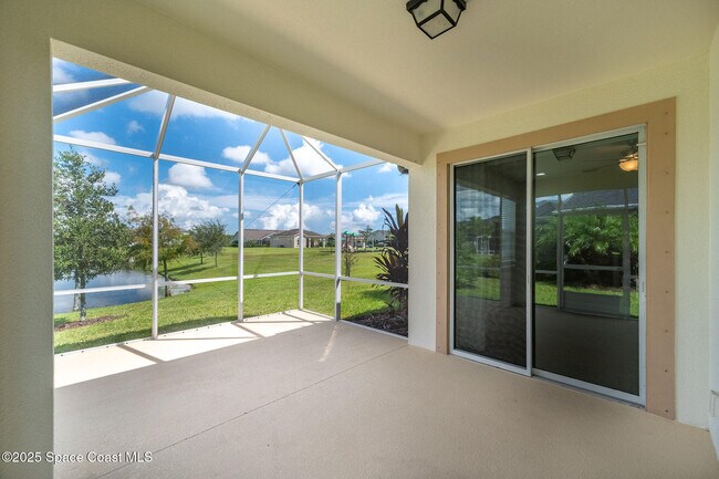 Building Photo - 2746 Spur Dr