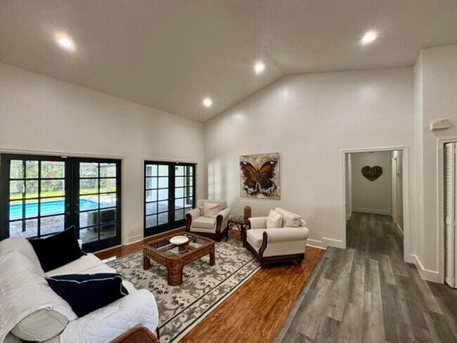 Building Photo - 325 Knotty Wood Ln